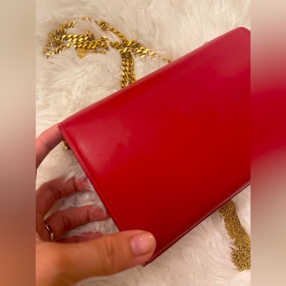 Red color - Picture 2 of 3